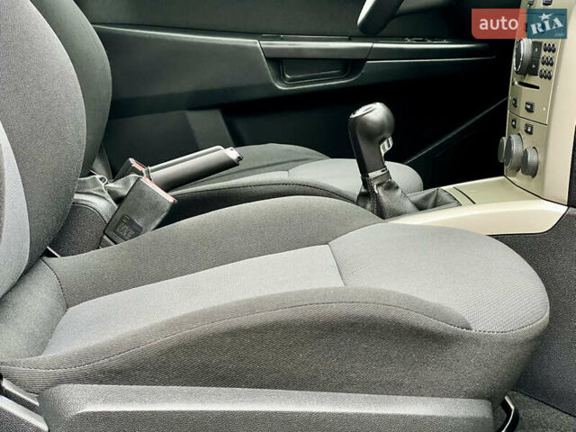 Опель Астра 2008 в Виннице на Automoto.ua Серый Опель Астра, объемом двигателя 1.8 л и пробегом 166 тыс. км за 6499 $, фото 28 на Automoto.ua