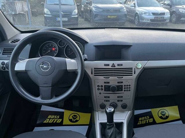 Серый Опель Астра, объемом двигателя 1.4 л и пробегом 220 тыс. км за 5500 $, фото 10 на Automoto.ua