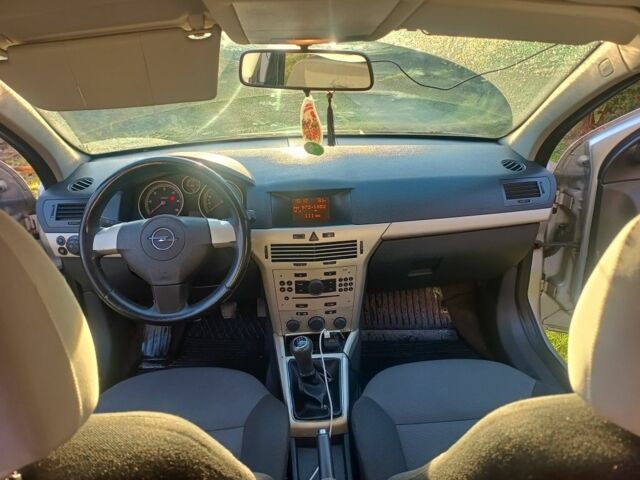 Серый Опель Астра, объемом двигателя 1.7 л и пробегом 273 тыс. км за 4700 $, фото 7 на Automoto.ua