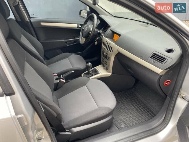 Сірий Опель Астра, об'ємом двигуна 1.69 л та пробігом 258 тис. км за 6100 $, фото 9 на Automoto.ua