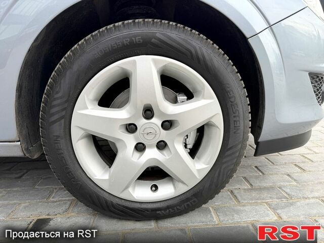 Серый Опель Астра, объемом двигателя 1.6 л и пробегом 192 тыс. км за 5999 $, фото 12 на Automoto.ua