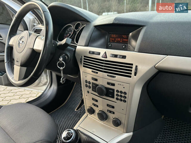 Серый Опель Астра, объемом двигателя 1.8 л и пробегом 252 тыс. км за 4950 $, фото 28 на Automoto.ua