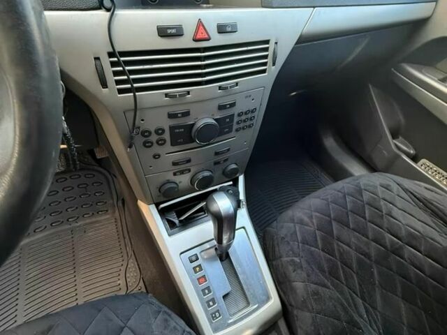 Серый Опель Астра, объемом двигателя 1.9 л и пробегом 253 тыс. км за 5200 $, фото 3 на Automoto.ua