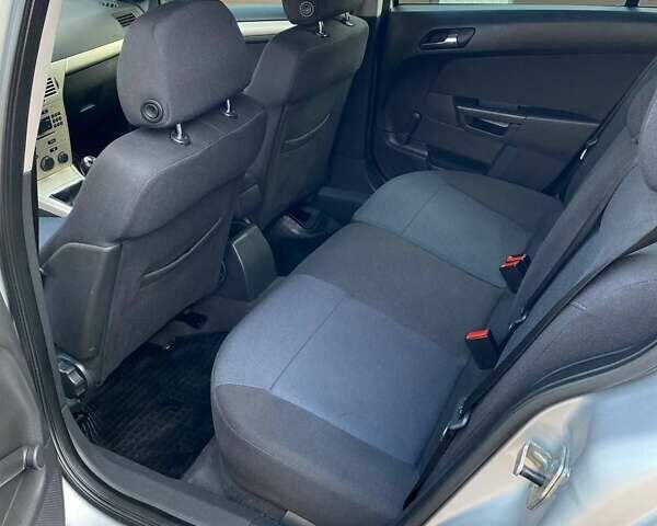 Серый Опель Астра, объемом двигателя 1.6 л и пробегом 172 тыс. км за 5900 $, фото 33 на Automoto.ua