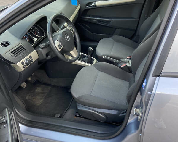 Серый Опель Астра, объемом двигателя 1.6 л и пробегом 214 тыс. км за 5700 $, фото 11 на Automoto.ua