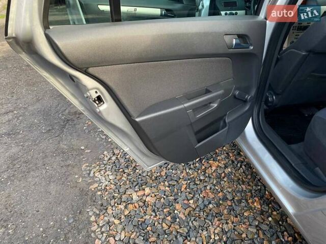 Серый Опель Астра, объемом двигателя 1.6 л и пробегом 172 тыс. км за 5900 $, фото 32 на Automoto.ua