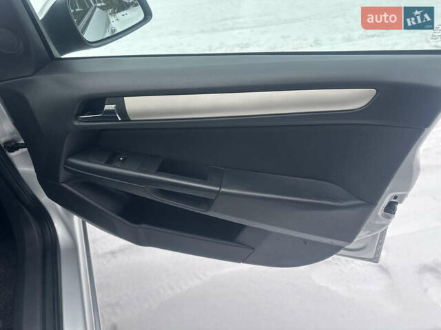 Серый Опель Астра, объемом двигателя 1.6 л и пробегом 196 тыс. км за 5600 $, фото 45 на Automoto.ua