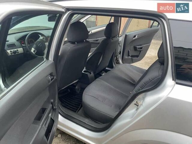 Серый Опель Астра, объемом двигателя 1.6 л и пробегом 230 тыс. км за 5200 $, фото 1 на Automoto.ua