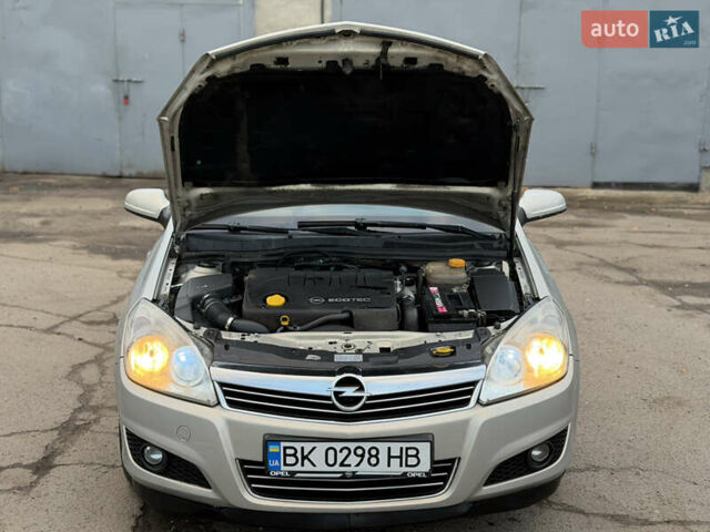 Опель Астра 2008 в Ровно на Automoto.ua Серый Опель Астра, объемом двигателя 1.91 л и пробегом 255 тыс. км за 4300 $, фото 30 на Automoto.ua