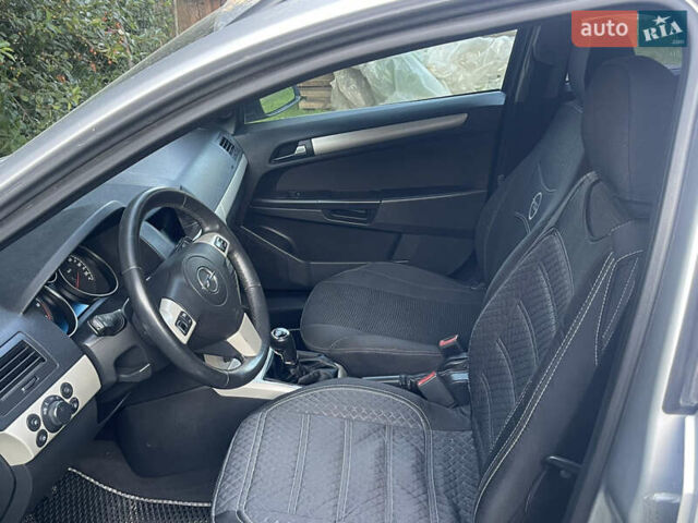 Серый Опель Астра, объемом двигателя 1.7 л и пробегом 260 тыс. км за 4750 $, фото 21 на Automoto.ua