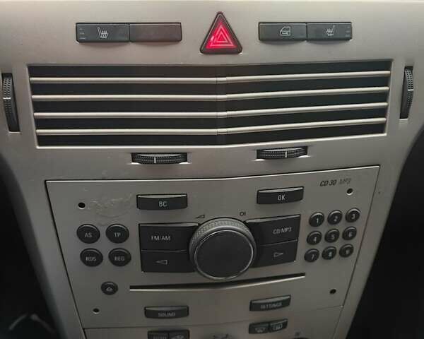 Серый Опель Астра, объемом двигателя 1.8 л и пробегом 245 тыс. км за 5500 $, фото 6 на Automoto.ua