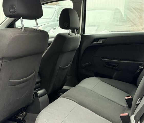 Серый Опель Астра, объемом двигателя 1.7 л и пробегом 200 тыс. км за 3200 $, фото 13 на Automoto.ua