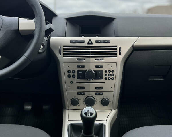 Опель Астра 2008 в Виннице на Automoto.ua Серый Опель Астра, объемом двигателя 1.8 л и пробегом 166 тыс. км за 6499 $, фото 48 на Automoto.ua