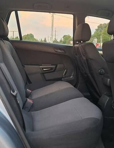 Серый Опель Астра, объемом двигателя 1.7 л и пробегом 253 тыс. км за 4600 $, фото 12 на Automoto.ua