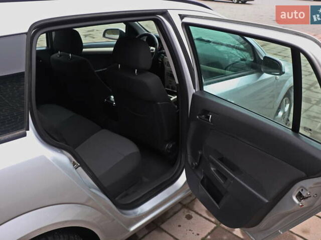 Серый Опель Астра, объемом двигателя 1.69 л и пробегом 239 тыс. км за 4999 $, фото 8 на Automoto.ua