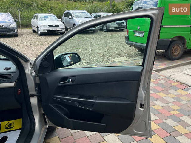 Серый Опель Астра, объемом двигателя 1.6 л и пробегом 200 тыс. км за 5800 $, фото 8 на Automoto.ua