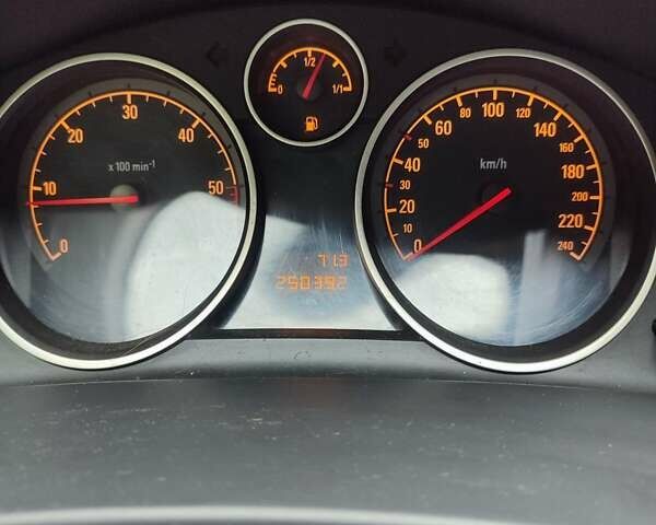 Серый Опель Астра, объемом двигателя 1.7 л и пробегом 250 тыс. км за 5400 $, фото 26 на Automoto.ua