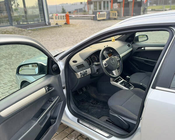 Серый Опель Астра, объемом двигателя 1.69 л и пробегом 247 тыс. км за 6000 $, фото 10 на Automoto.ua