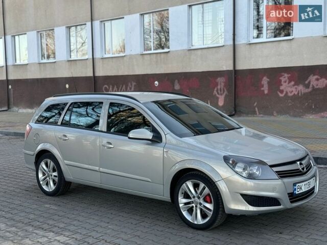 Серый Опель Астра, объемом двигателя 1.7 л и пробегом 399 тыс. км за 4250 $, фото 4 на Automoto.ua