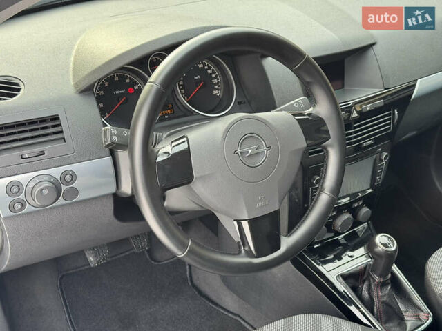 Серый Опель Астра, объемом двигателя 1.6 л и пробегом 223 тыс. км за 5500 $, фото 26 на Automoto.ua