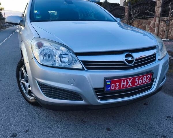 Серый Опель Астра, объемом двигателя 1.6 л и пробегом 150 тыс. км за 5500 $, фото 1 на Automoto.ua