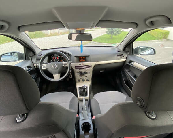 Серый Опель Астра, объемом двигателя 1.6 л и пробегом 214 тыс. км за 5700 $, фото 15 на Automoto.ua