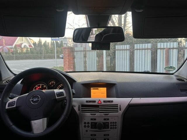 Серый Опель Астра, объемом двигателя 1.7 л и пробегом 325 тыс. км за 4200 $, фото 10 на Automoto.ua