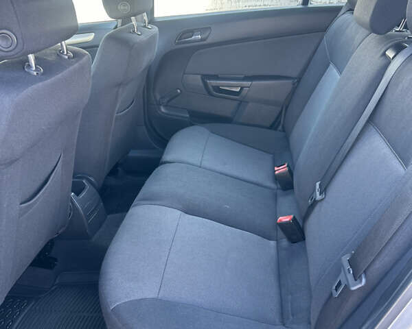 Серый Опель Астра, объемом двигателя 1.6 л и пробегом 191 тыс. км за 6200 $, фото 98 на Automoto.ua