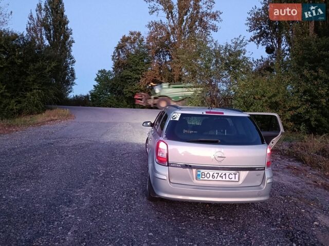 Серый Опель Астра, объемом двигателя 1.7 л и пробегом 318 тыс. км за 5100 $, фото 2 на Automoto.ua
