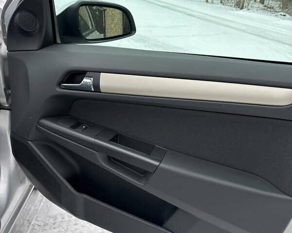 Серый Опель Астра, объемом двигателя 1.8 л и пробегом 172 тыс. км за 6500 $, фото 19 на Automoto.ua