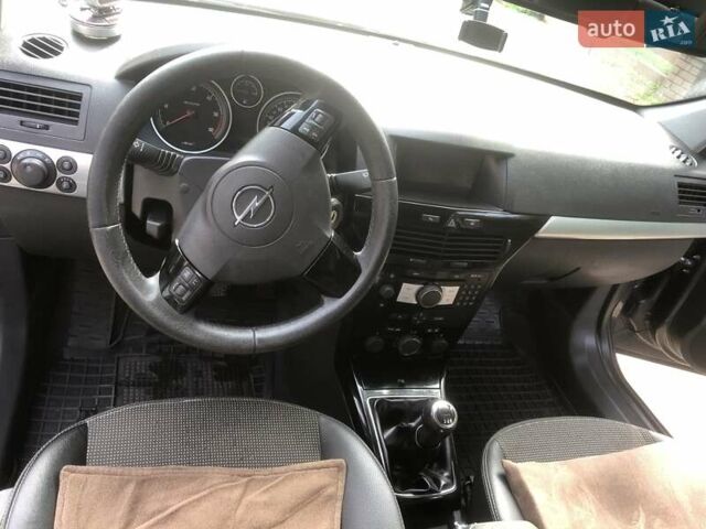 Серый Опель Астра, объемом двигателя 1.69 л и пробегом 278 тыс. км за 5900 $, фото 10 на Automoto.ua