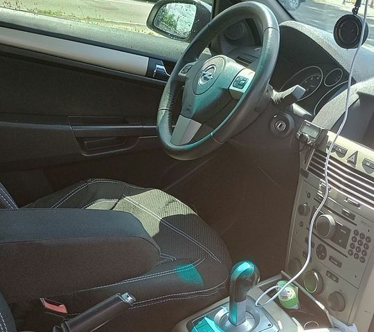 Сірий Опель Астра, об'ємом двигуна 1.6 л та пробігом 255 тис. км за 4999 $, фото 4 на Automoto.ua