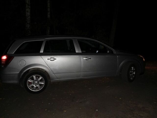 Серый Опель Астра, объемом двигателя 1.7 л и пробегом 325 тыс. км за 4650 $, фото 4 на Automoto.ua