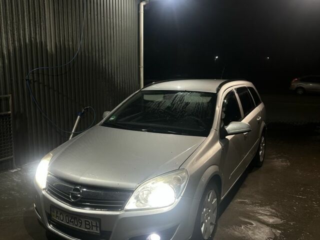 Серый Опель Астра, объемом двигателя 1.7 л и пробегом 325 тыс. км за 4200 $, фото 2 на Automoto.ua