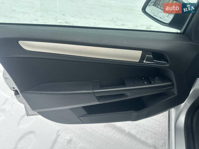 Серый Опель Астра, объемом двигателя 1.6 л и пробегом 196 тыс. км за 5600 $, фото 31 на Automoto.ua