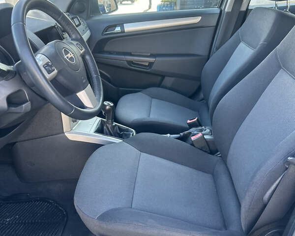 Серый Опель Астра, объемом двигателя 1.6 л и пробегом 191 тыс. км за 6200 $, фото 11 на Automoto.ua