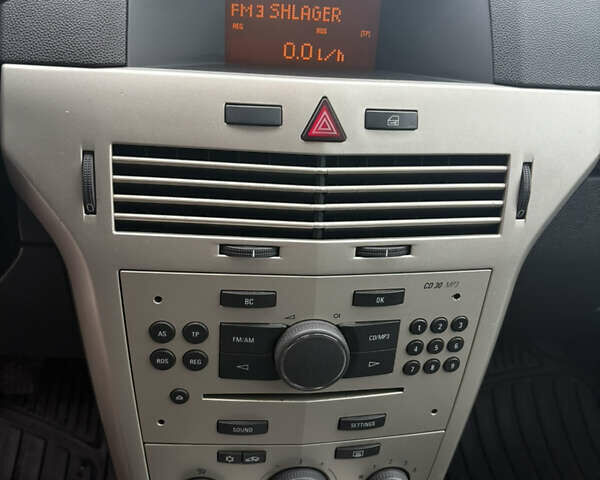 Серый Опель Астра, объемом двигателя 1.6 л и пробегом 215 тыс. км за 6000 $, фото 15 на Automoto.ua