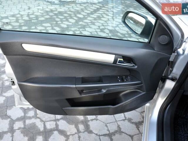 Серый Опель Астра, объемом двигателя 1.6 л и пробегом 210 тыс. км за 5500 $, фото 29 на Automoto.ua