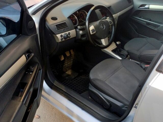 Сірий Опель Астра, об'ємом двигуна 1.7 л та пробігом 297 тис. км за 4999 $, фото 9 на Automoto.ua