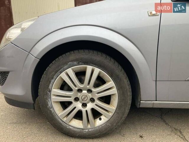 Серый Опель Астра, объемом двигателя 1.6 л и пробегом 156 тыс. км за 6100 $, фото 14 на Automoto.ua