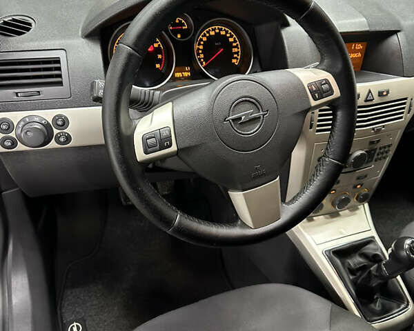 Серый Опель Астра, объемом двигателя 1.6 л и пробегом 196 тыс. км за 5850 $, фото 19 на Automoto.ua