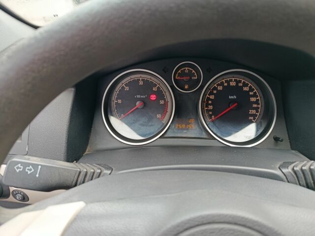 Сірий Опель Астра, об'ємом двигуна 1.7 л та пробігом 259 тис. км за 1730 $, фото 7 на Automoto.ua