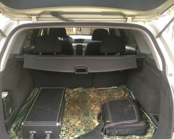 Серый Опель Астра, объемом двигателя 1.3 л и пробегом 260 тыс. км за 4499 $, фото 6 на Automoto.ua