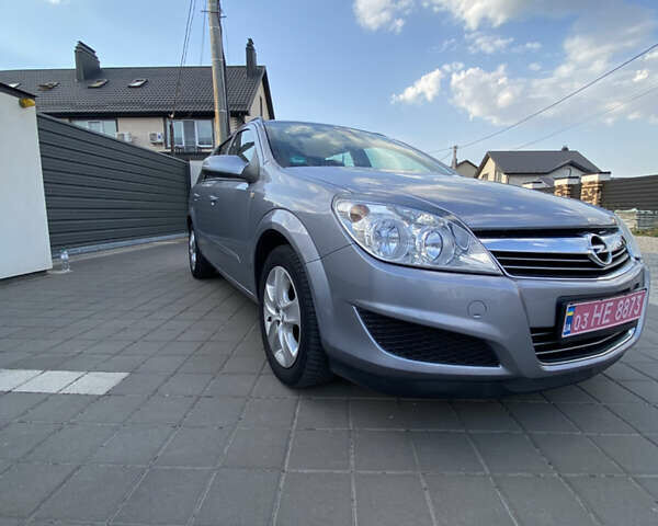 Серый Опель Астра, объемом двигателя 1.6 л и пробегом 214 тыс. км за 5700 $, фото 1 на Automoto.ua