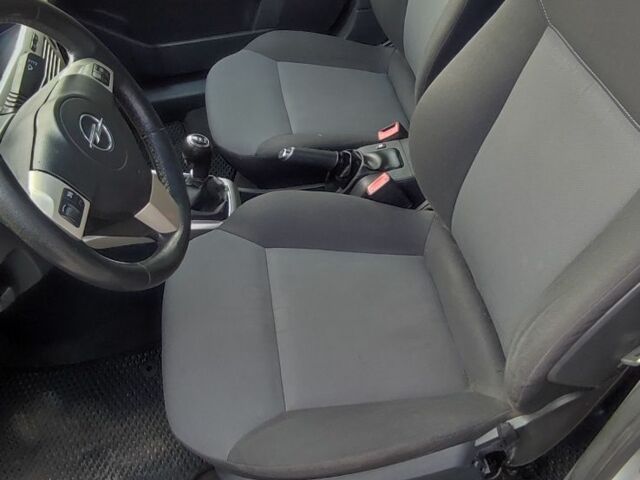 Серый Опель Астра, объемом двигателя 1.7 л и пробегом 370 тыс. км за 4600 $, фото 3 на Automoto.ua