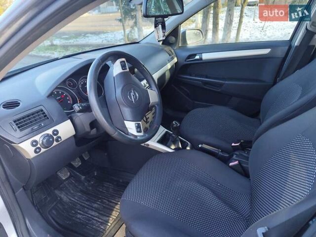 Серый Опель Астра, объемом двигателя 1.6 л и пробегом 272 тыс. км за 4800 $, фото 7 на Automoto.ua