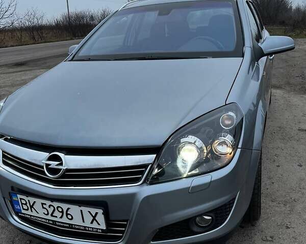 Серый Опель Астра, объемом двигателя 1.6 л и пробегом 251 тыс. км за 6100 $, фото 3 на Automoto.ua