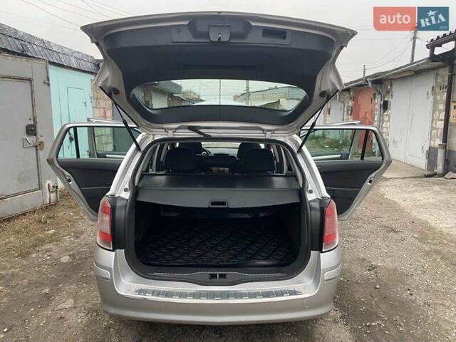 Серый Опель Астра, объемом двигателя 1.6 л и пробегом 230 тыс. км за 5200 $, фото 6 на Automoto.ua