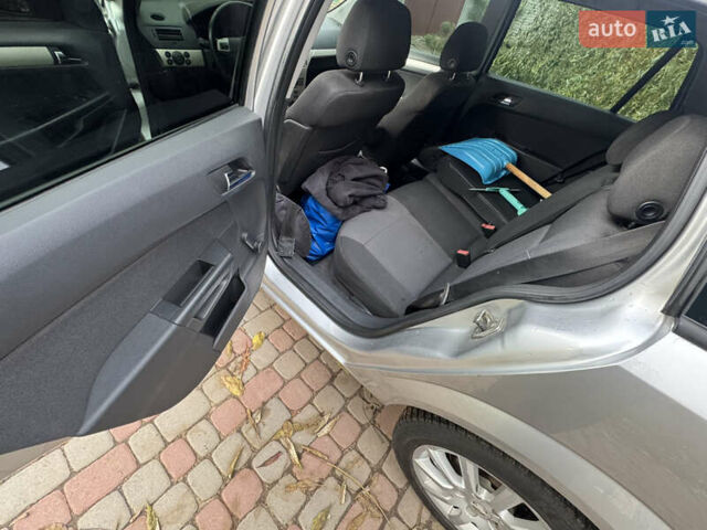 Серый Опель Астра, объемом двигателя 1.6 л и пробегом 283 тыс. км за 5000 $, фото 10 на Automoto.ua