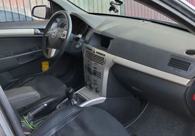 Серый Опель Астра, объемом двигателя 1.6 л и пробегом 325 тыс. км за 3500 $, фото 3 на Automoto.ua